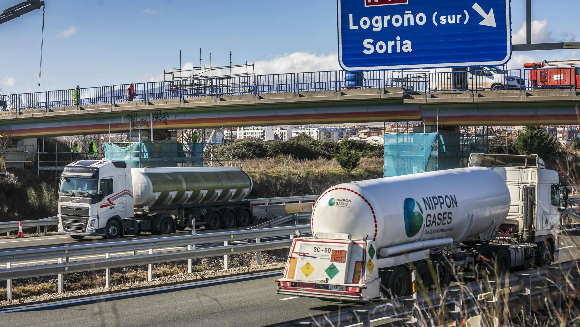 Herido un hombre al recibir una pedrada desde el puente de la autopista en Lardero