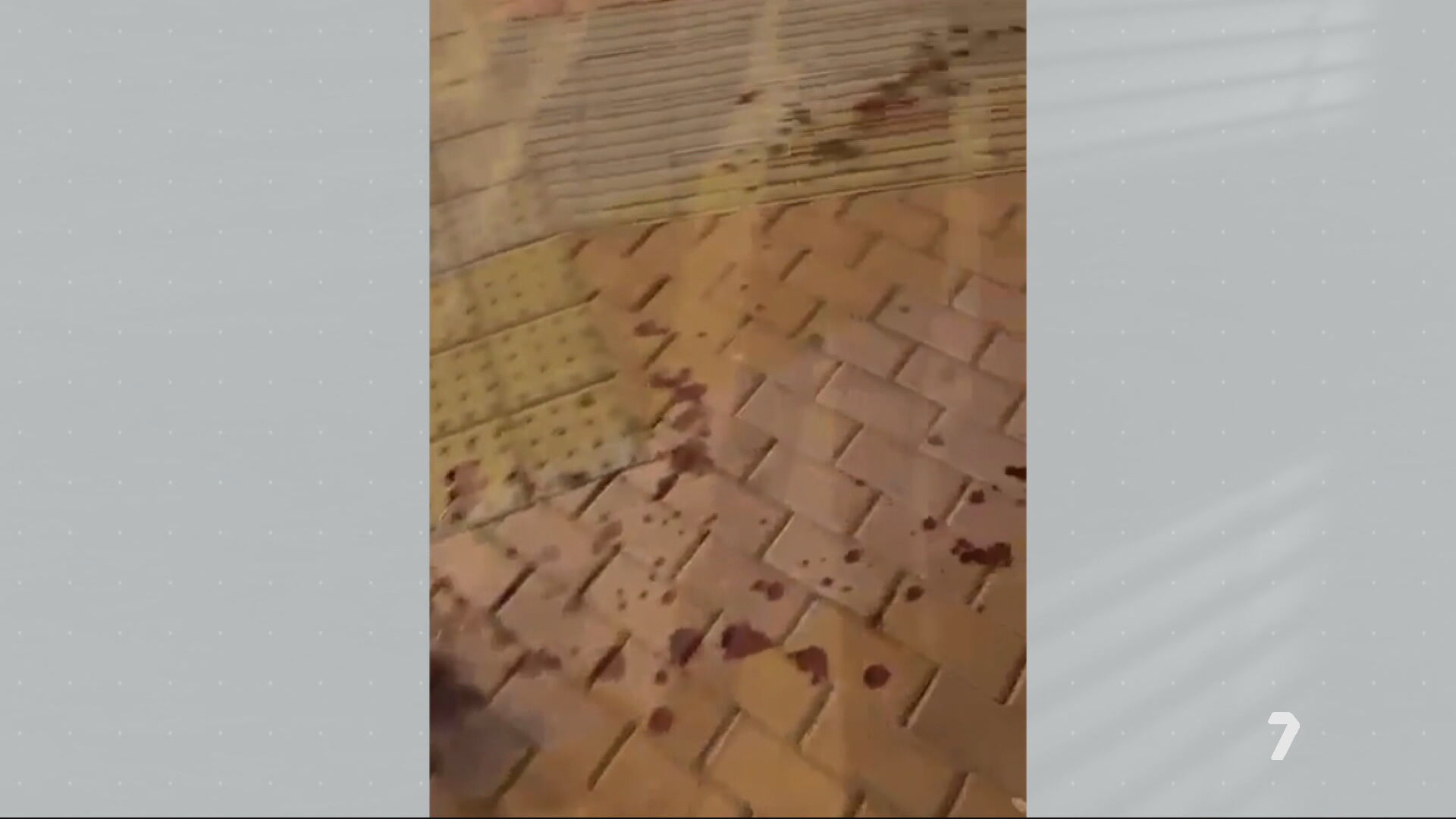 Apuñala a su madre en plena calle en Cieza