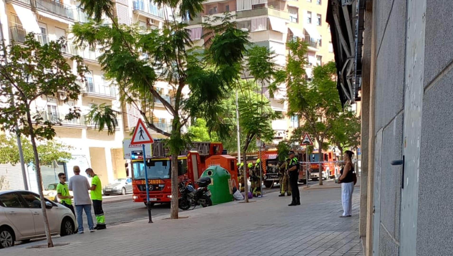 Incendio en edificio del Pau 2 de Alicante deja dos heridos por inhalación de humo