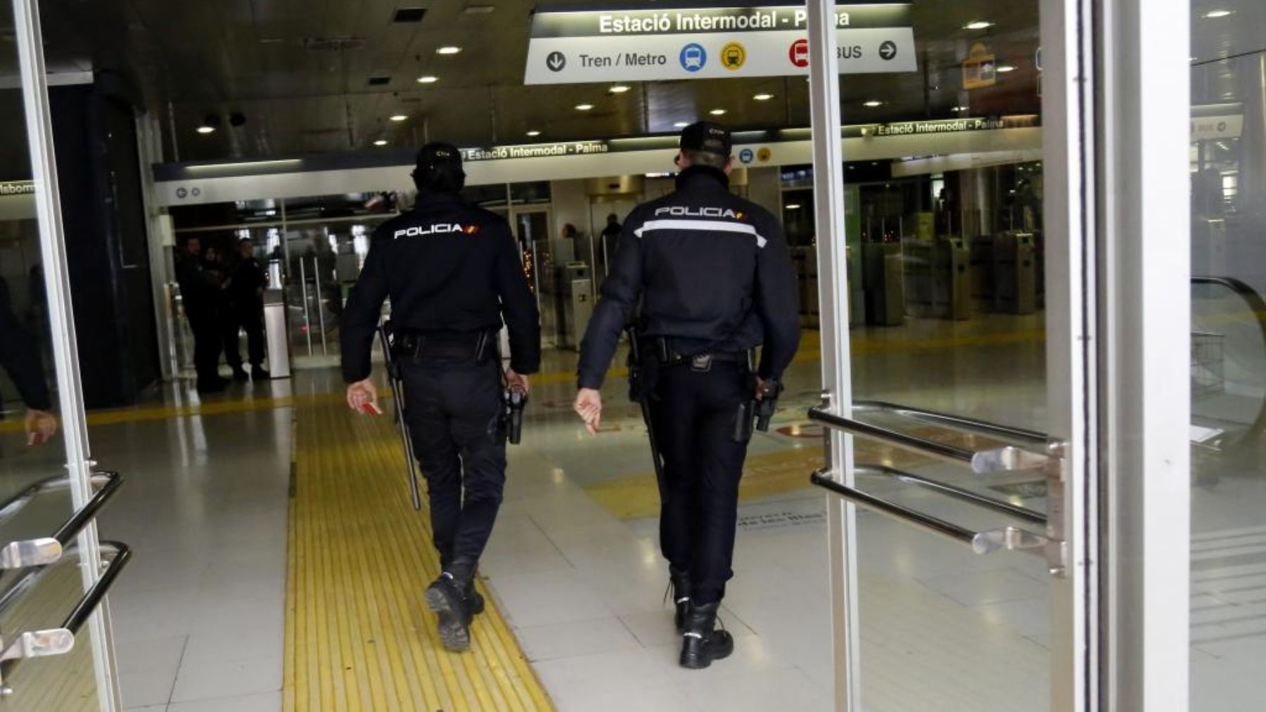 Un incendio obliga a desalojar la estación intermodal de Palma