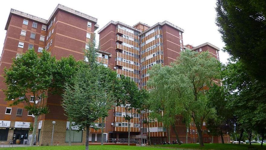 Evacuadas cinco personas al hospital tras un incendio en Vitoria, entre ellos un vecino herido de gravedad