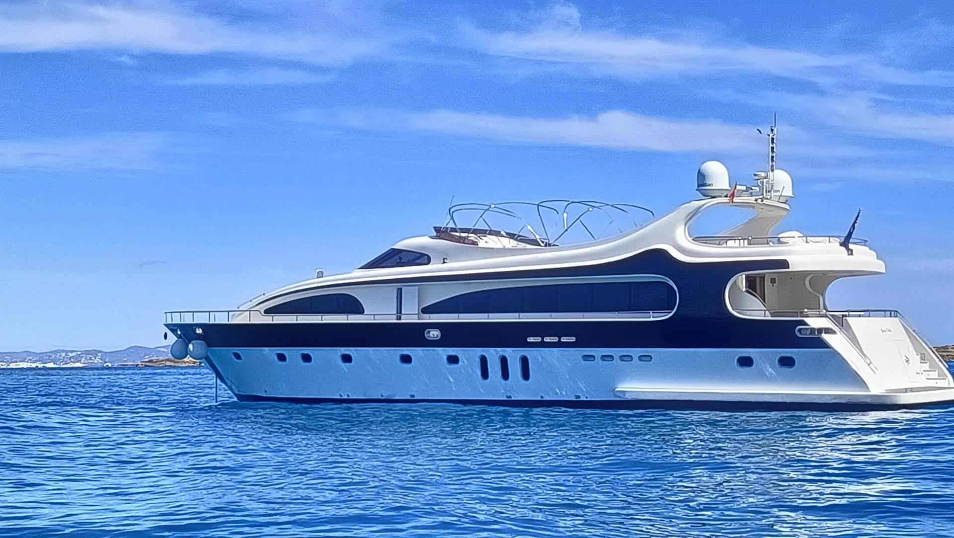 Inmovilizan yate en Ibiza por incumplir normas de navegación marítima
