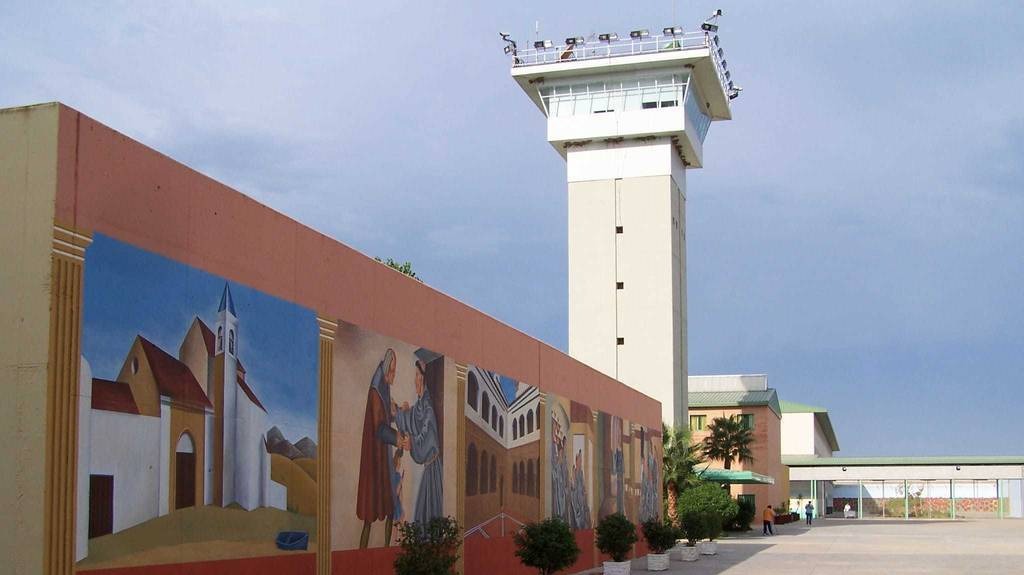 Profesor acusado de agresión sexual a alumnos en Fuenteheridos ingresa en prisión provisional y se niega a declarar