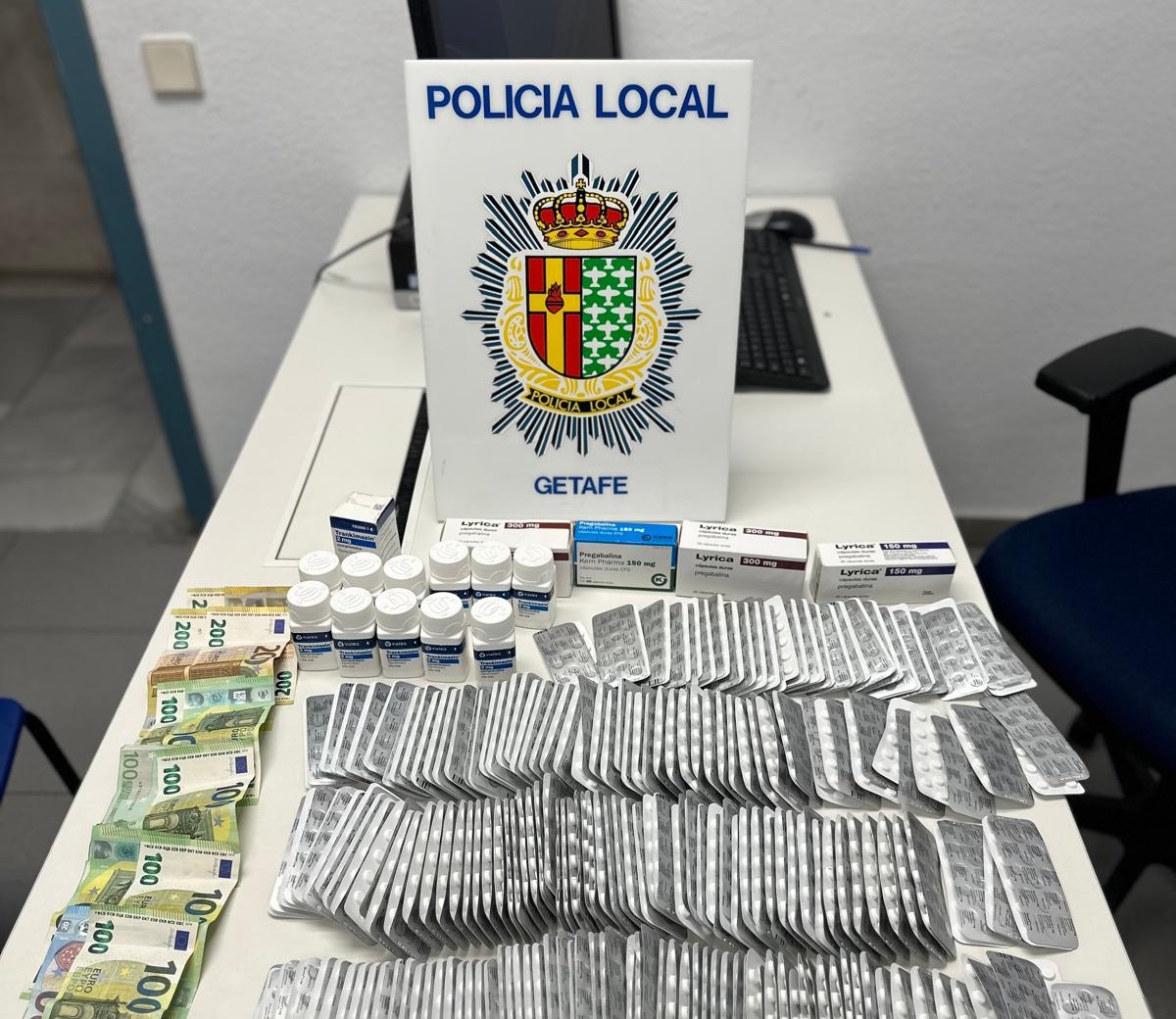 Intervención policial en Getafe desmantela alijo de pastillas y dinero en efectivo