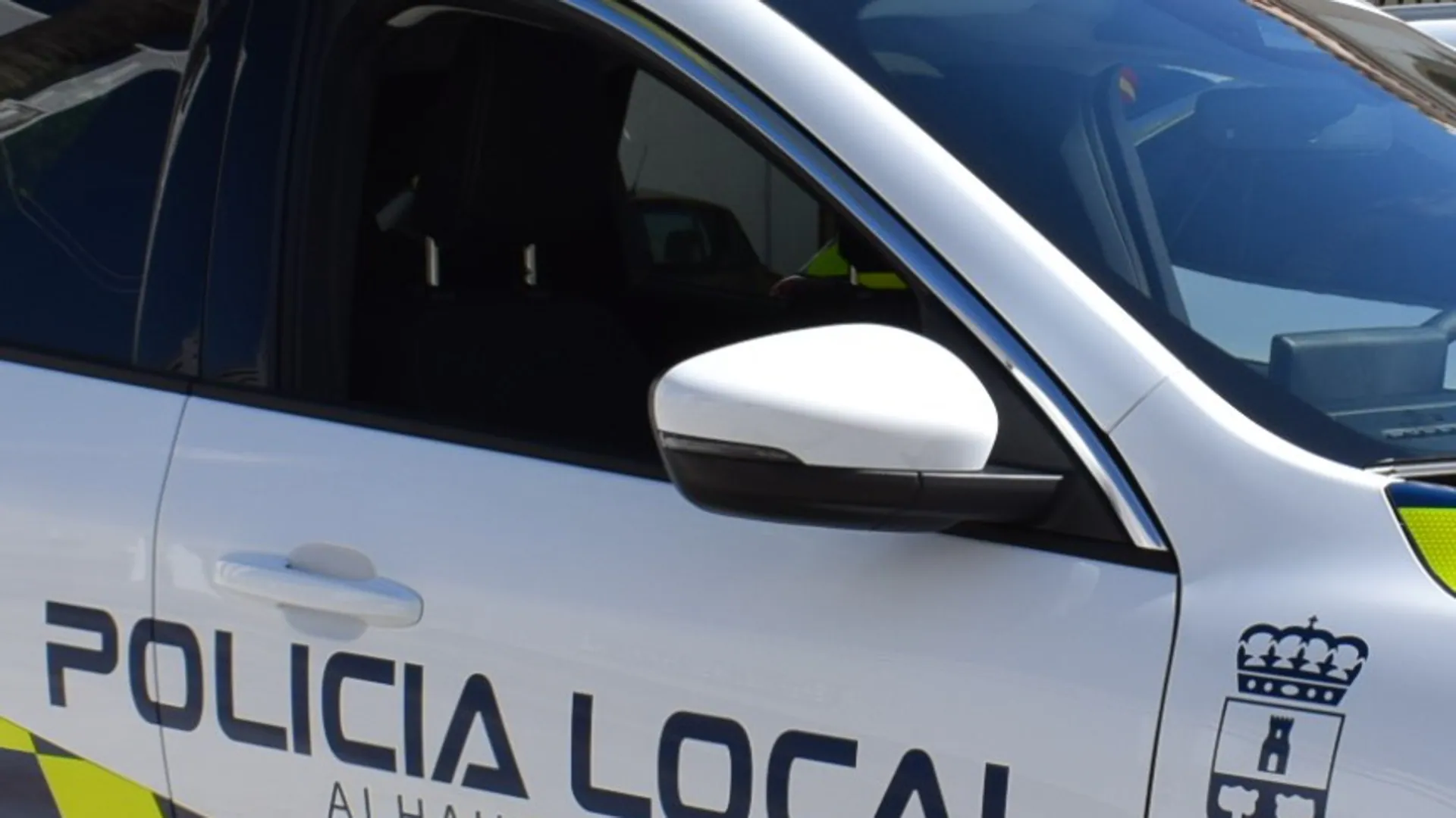 Salvan a una joven a punto de saltar a la autovía en Alhaurín de la Torre