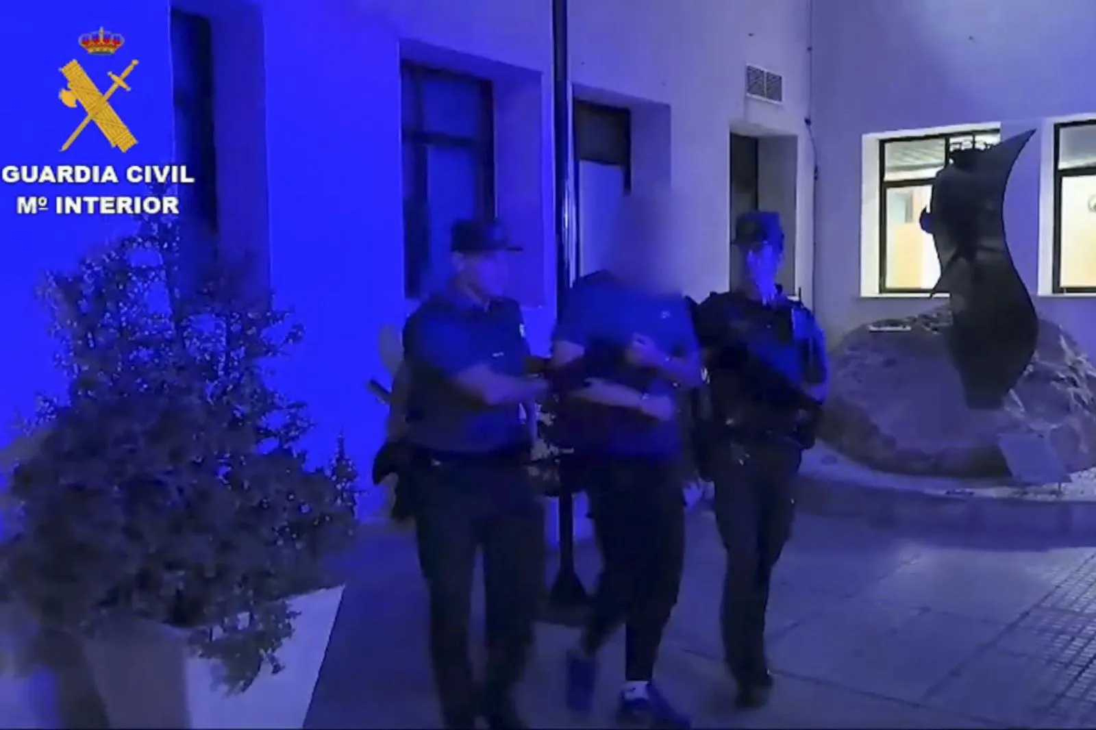 Karim es acusado de intento de asesinato al embestir a seis guardias civiles en Barbate, dictamina el juez
