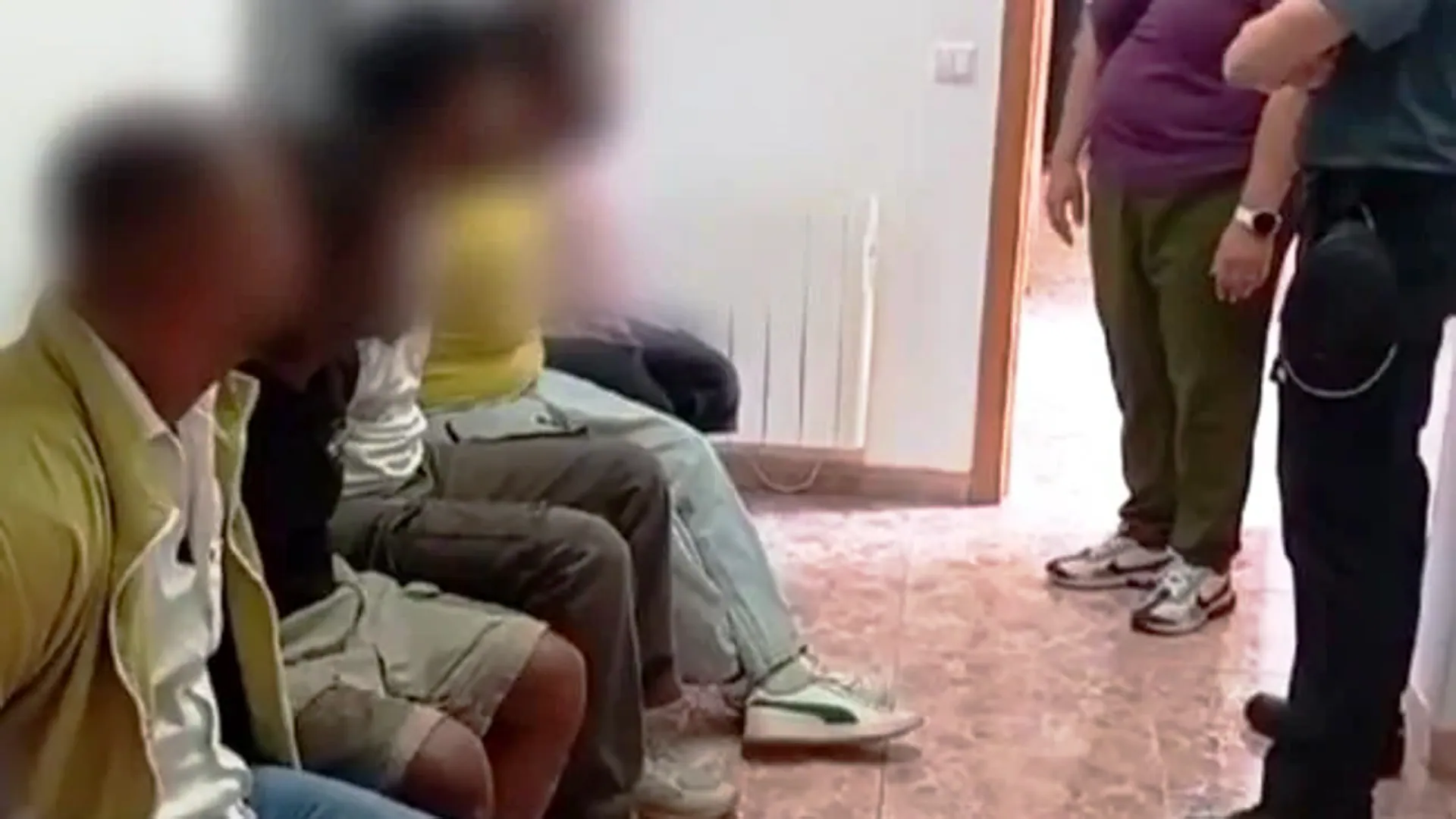 Cinco detenidos por agredir al encargado de una finca y a su hijo y llevárselos en una furgoneta