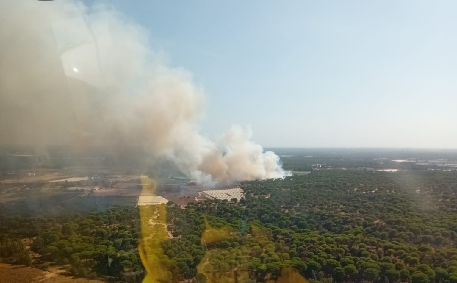Sigue sin control el incendio declarado en Lucena del Puerto