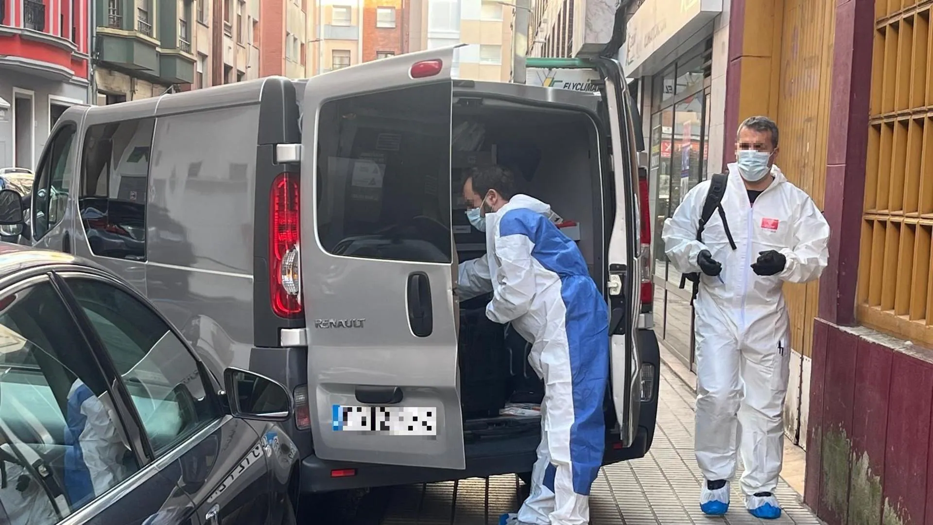 Hallan muerto a puñaladas a un hombre en un piso de Gijón