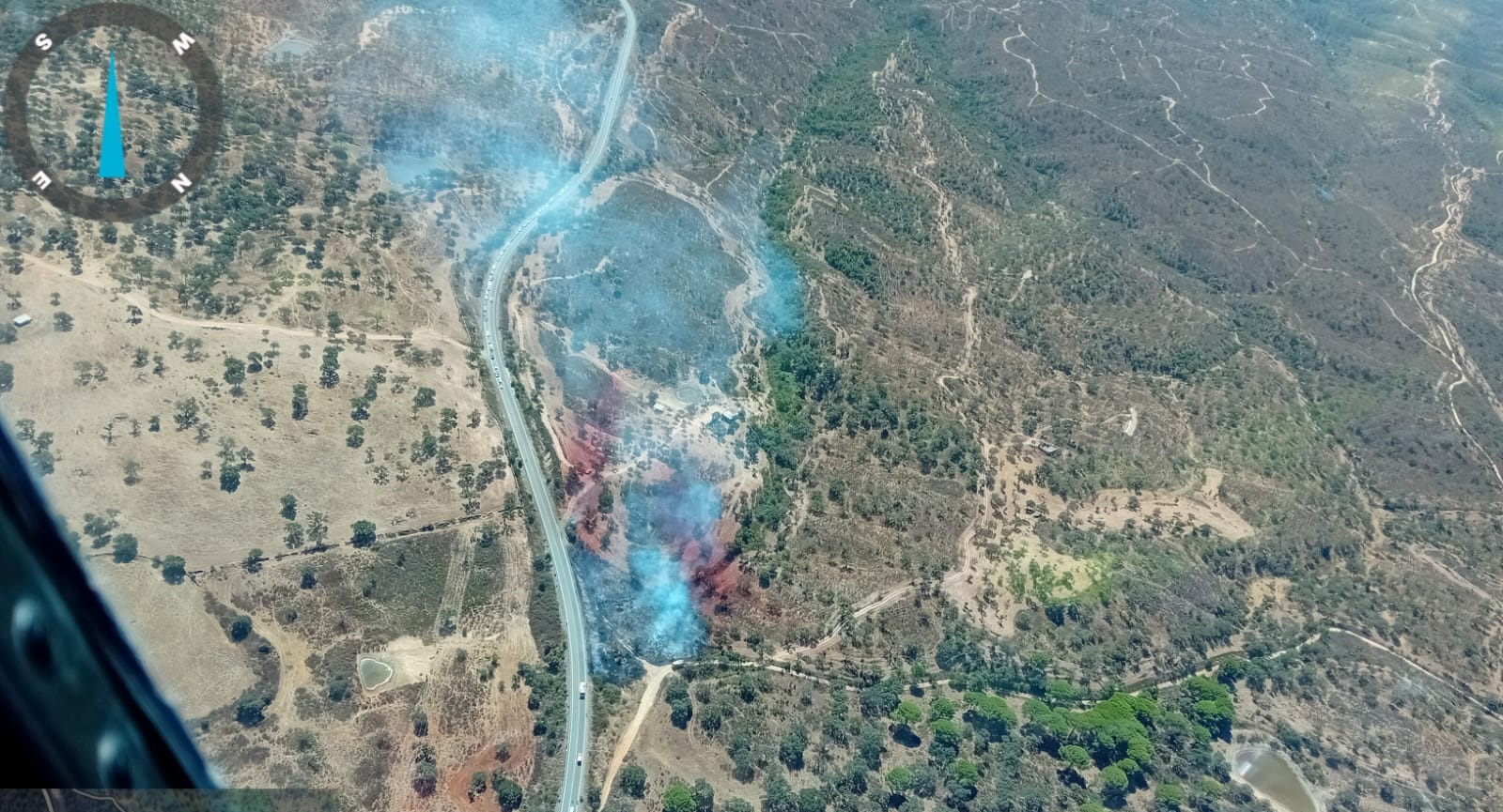 Sin control un incendio declarado en un paraje de Valverde del Camino