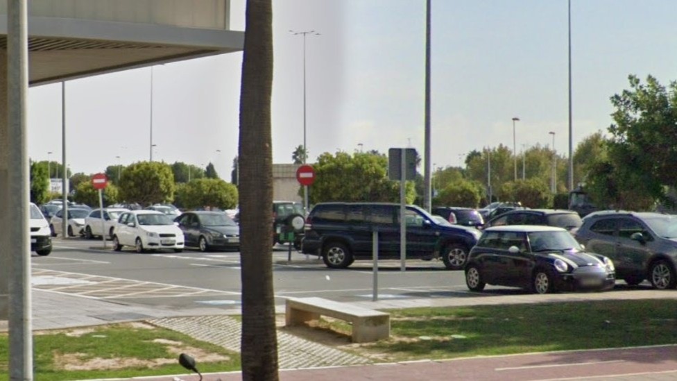 Buscan testigos del asalto a la mujer tras comprar en el Mercadona del Polvorín
