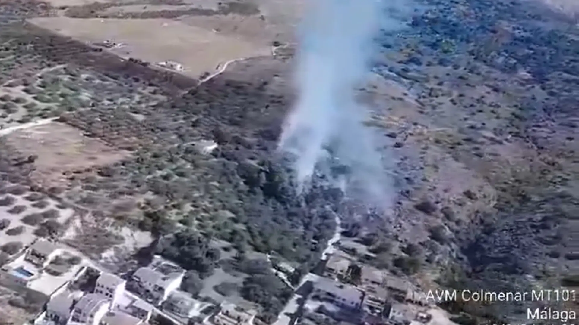 Nuevo incendio forestal amenaza a la localidad de Periana en la provincia