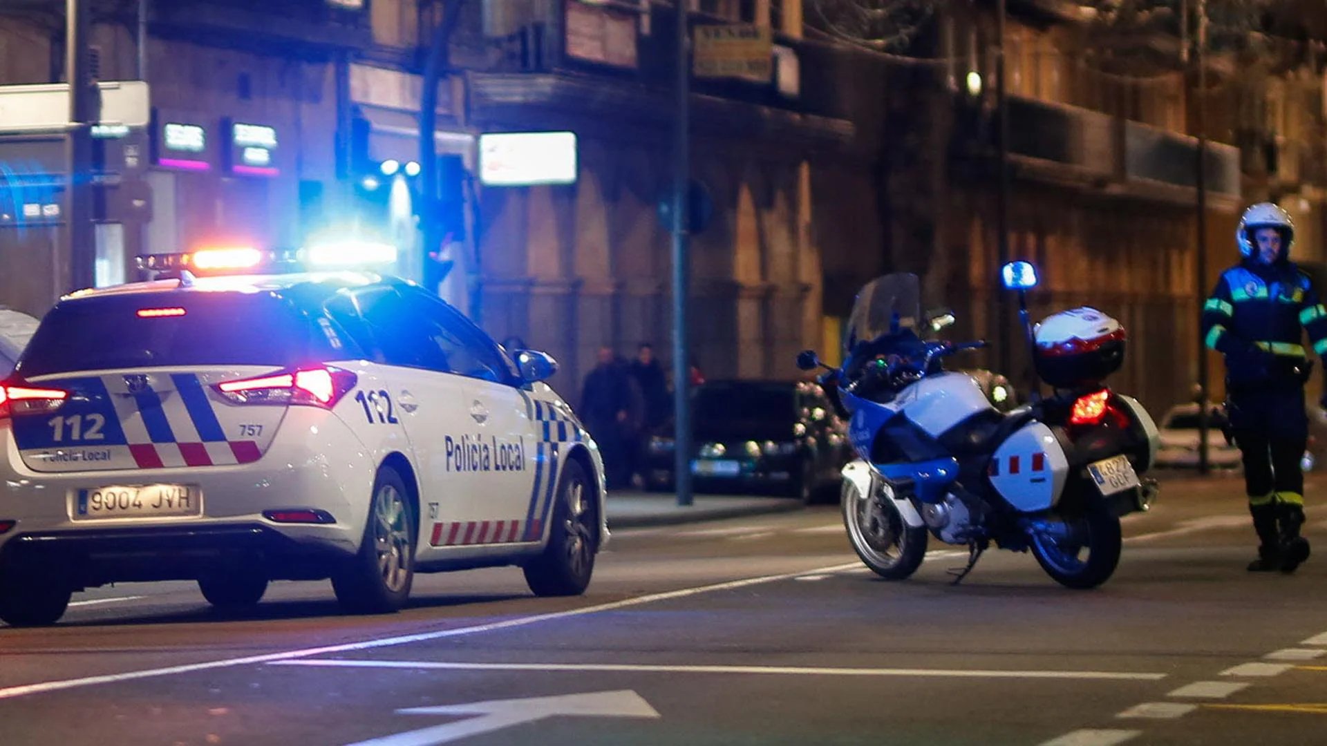 Policía Local de Salamanca destaca por triple intervención en una sola noche: medición de ruidos, precinto de vehículo y denuncia por incumplimiento de horario de cierre.