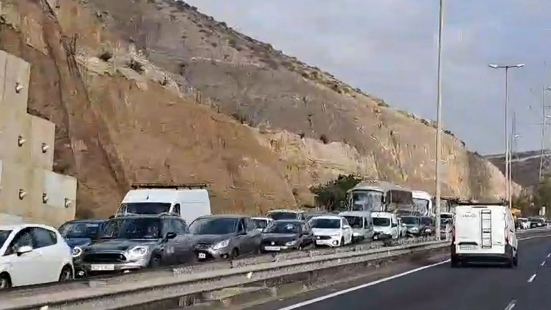 Reincorporación al trabajo y vuelta al cole desatan caos en la carretera GC-1 en Gran Canaria