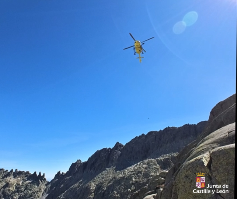 Rescatados dos montañeros enriscados en el pico Almanzor de la sierra de Gredos por el Grupo de Rescate de la Junta de Castilla y León