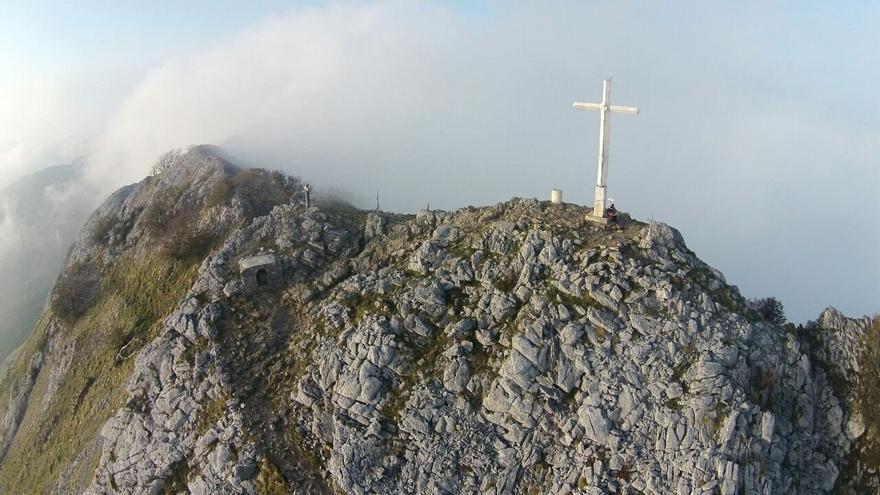 Rescatado en helicóptero un montañero lesionado en el monte Ernio