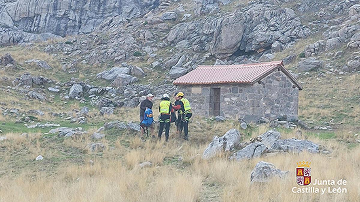 Rescatan a montañero lesionado en los Picos de Europa gracias a su propia valentía