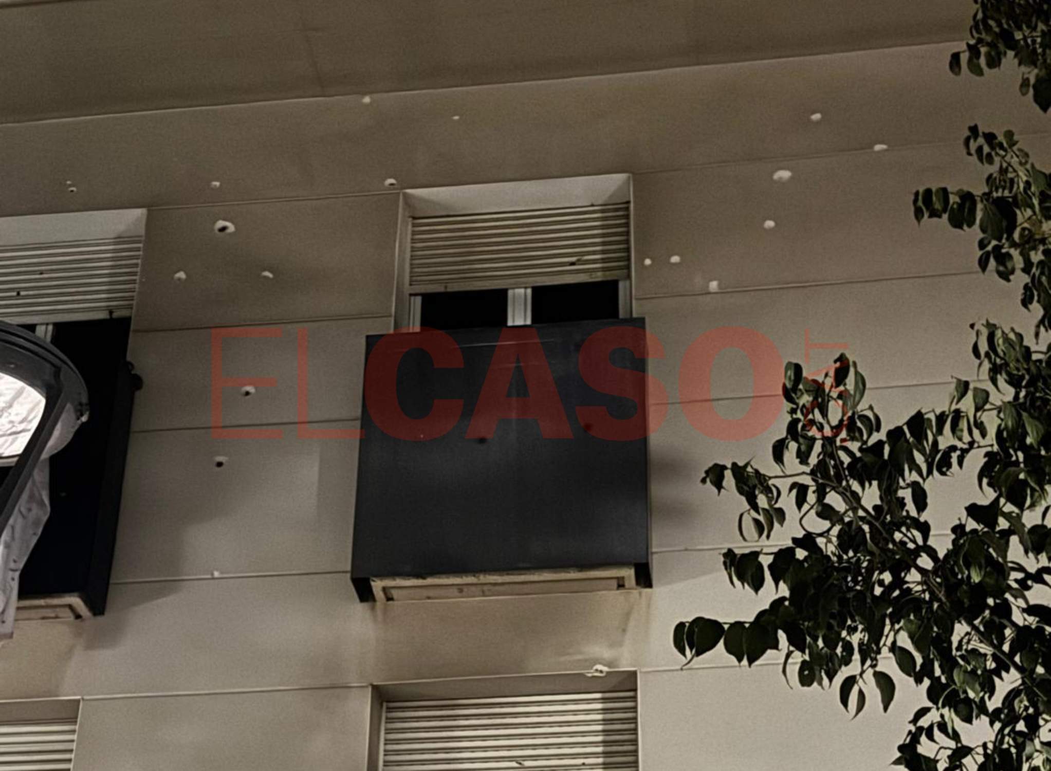 Tiroteo en Sant Cosme: fachada llena de impactos de bala y una mujer herida por vidrios rotos