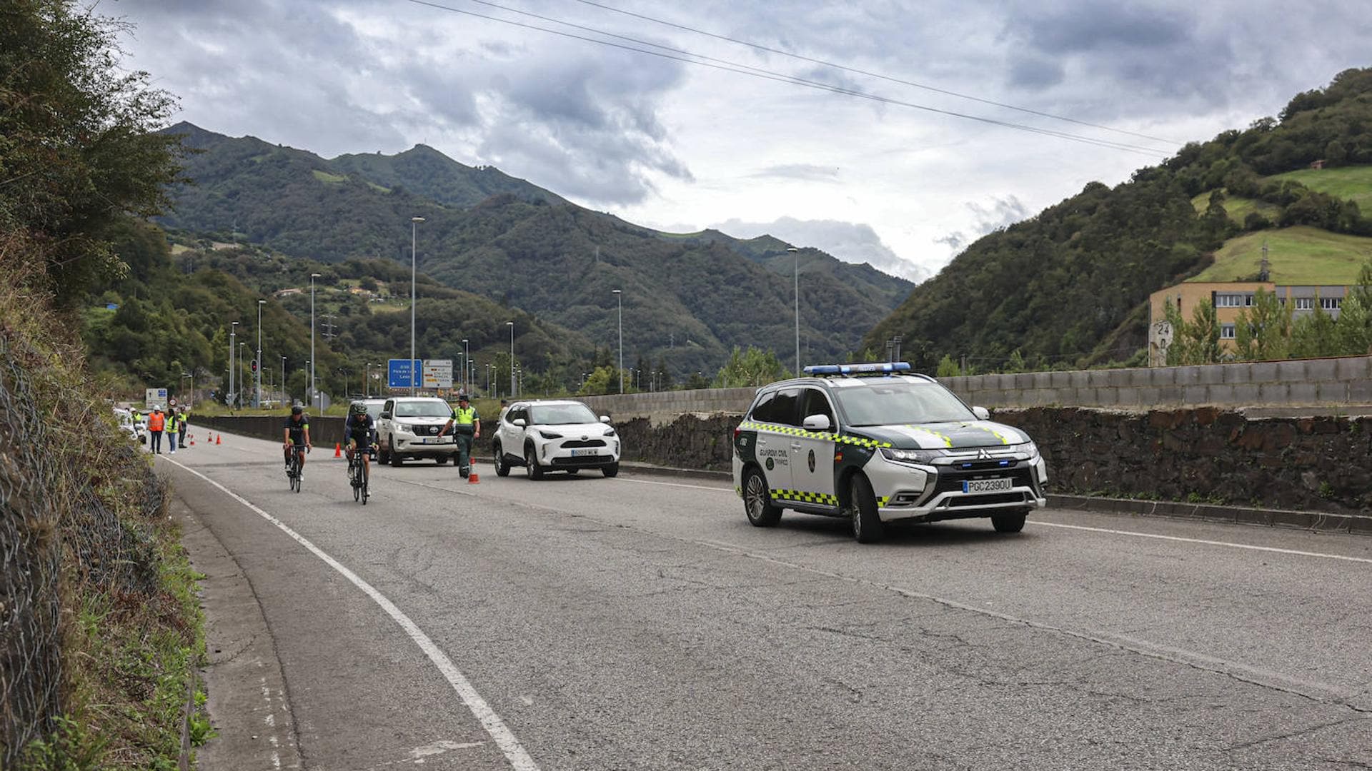 Un accidente en Mieres se cobra la vida de un operario de grúa
