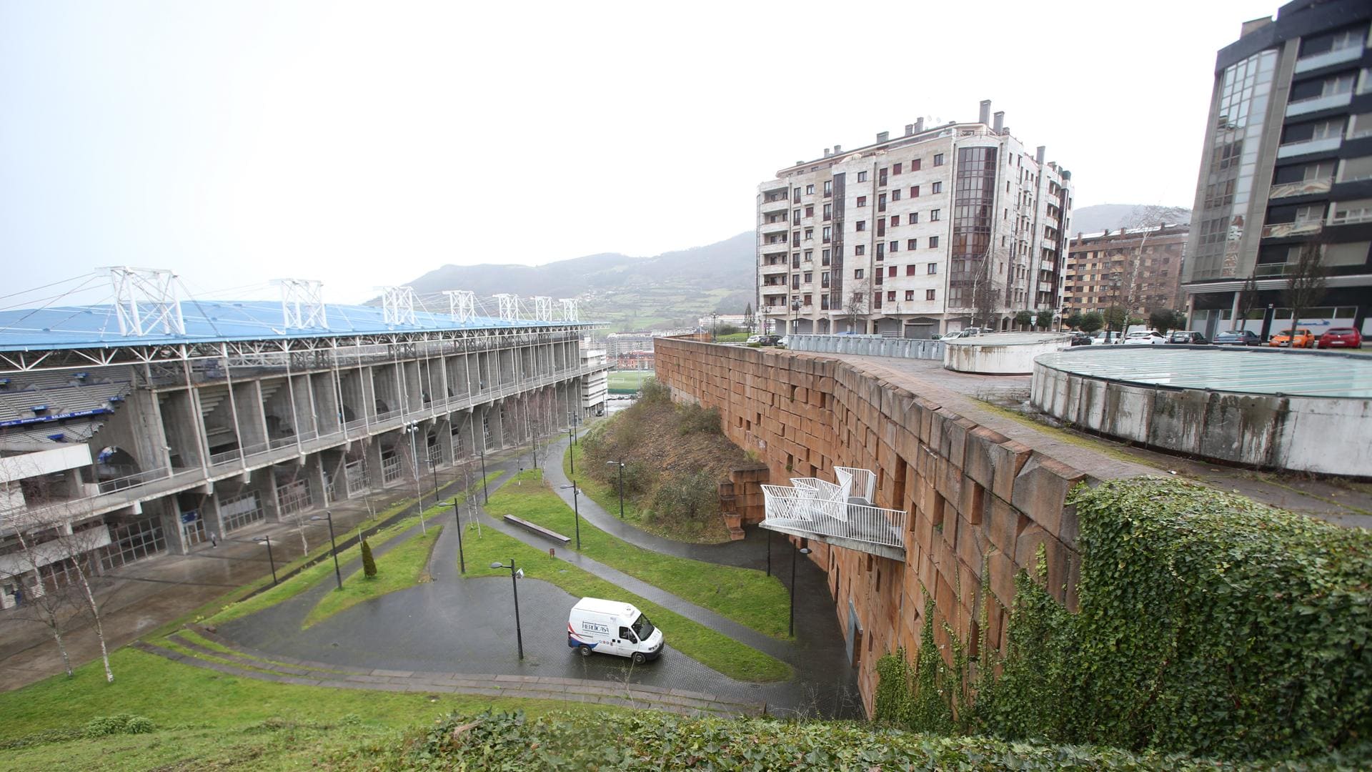 Trágico accidente en Oviedo: hombre pierde la vida tras caer al vacío en La Ería