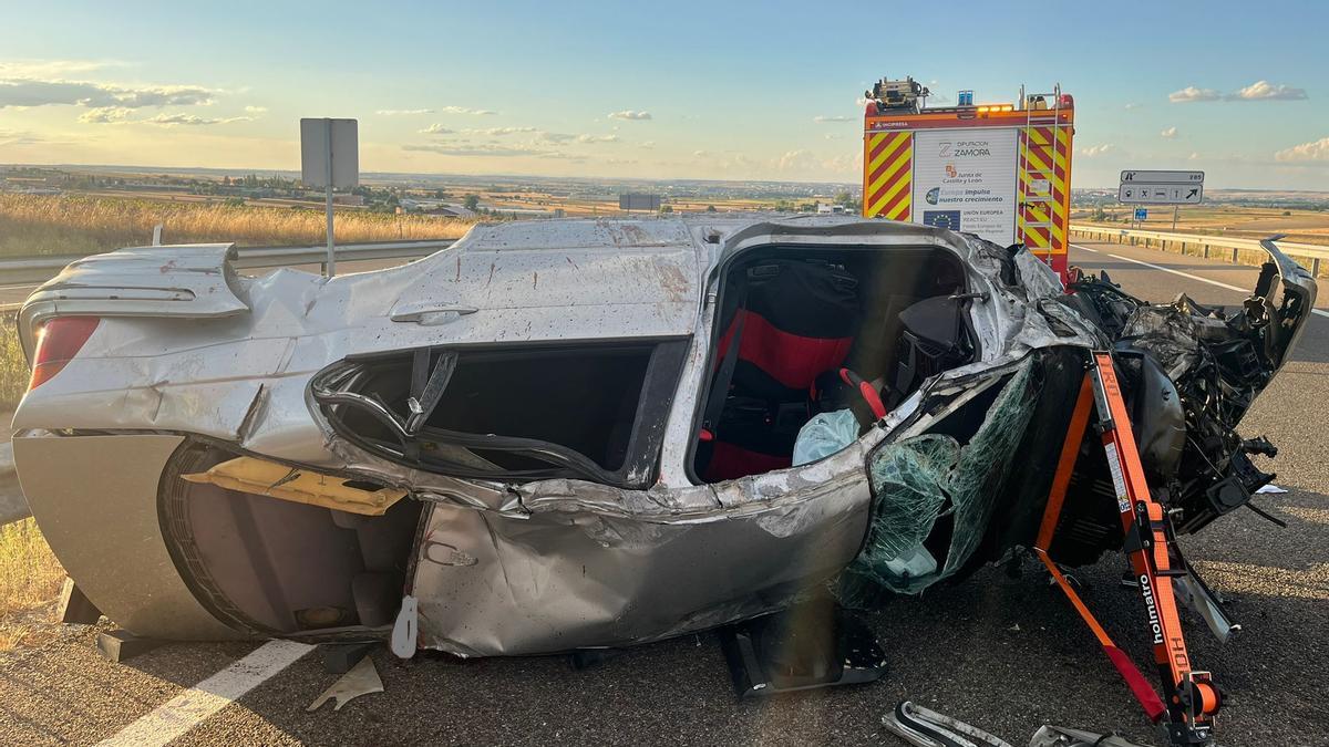 Trágico accidente en la A-66 en Zamora deja dos jóvenes muertos y un conductor prófugo