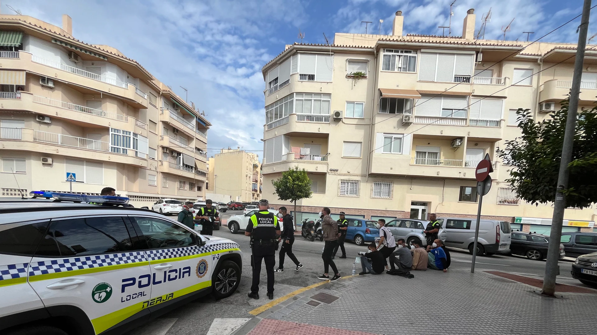 Treintena de migrantes desembarcan en Nerja en una lancha rápida: la crisis migratoria continúa en España