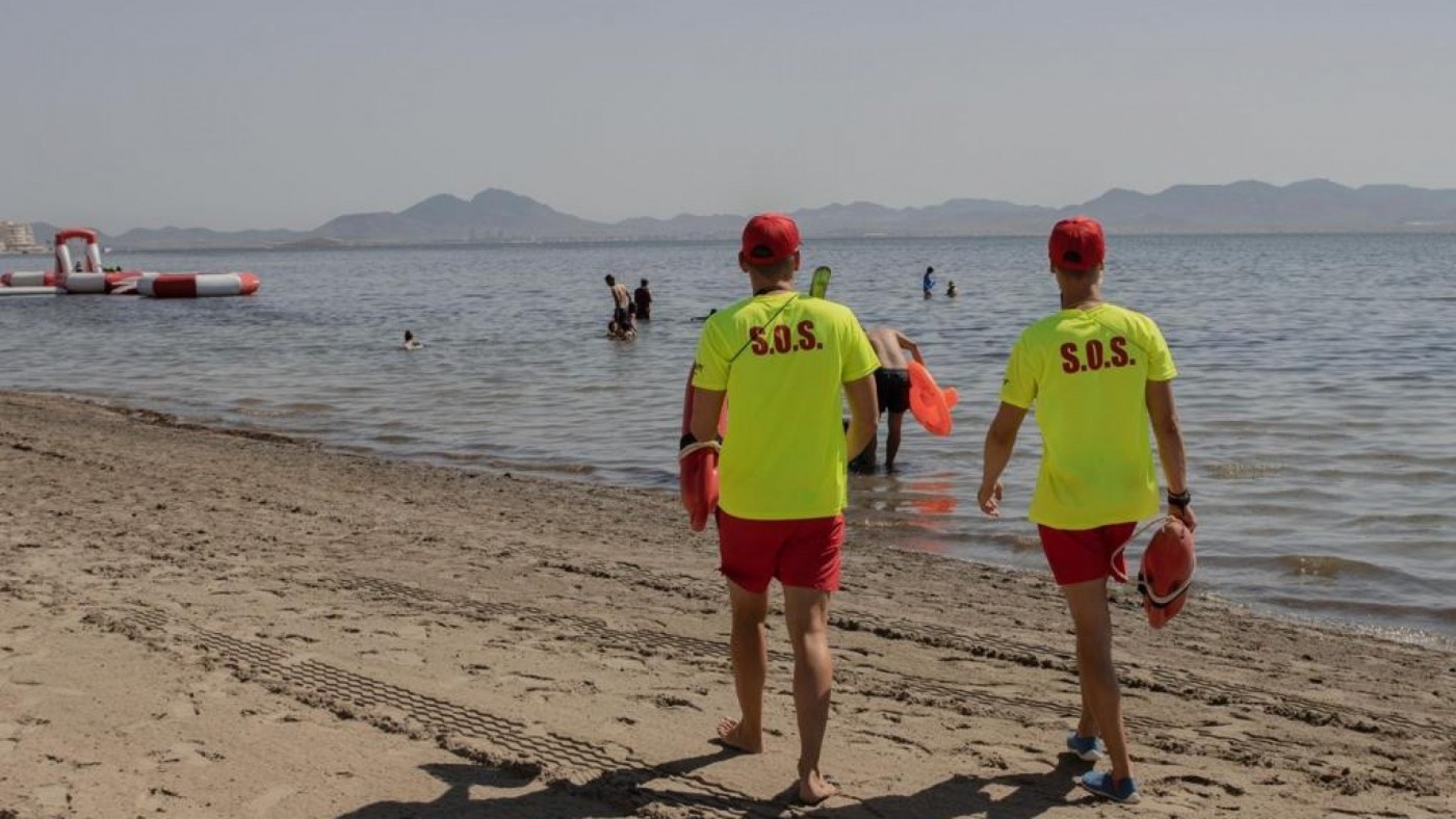 Muere un hombre de 71 años mientras se bañaba en el Mar Menor en La Manga