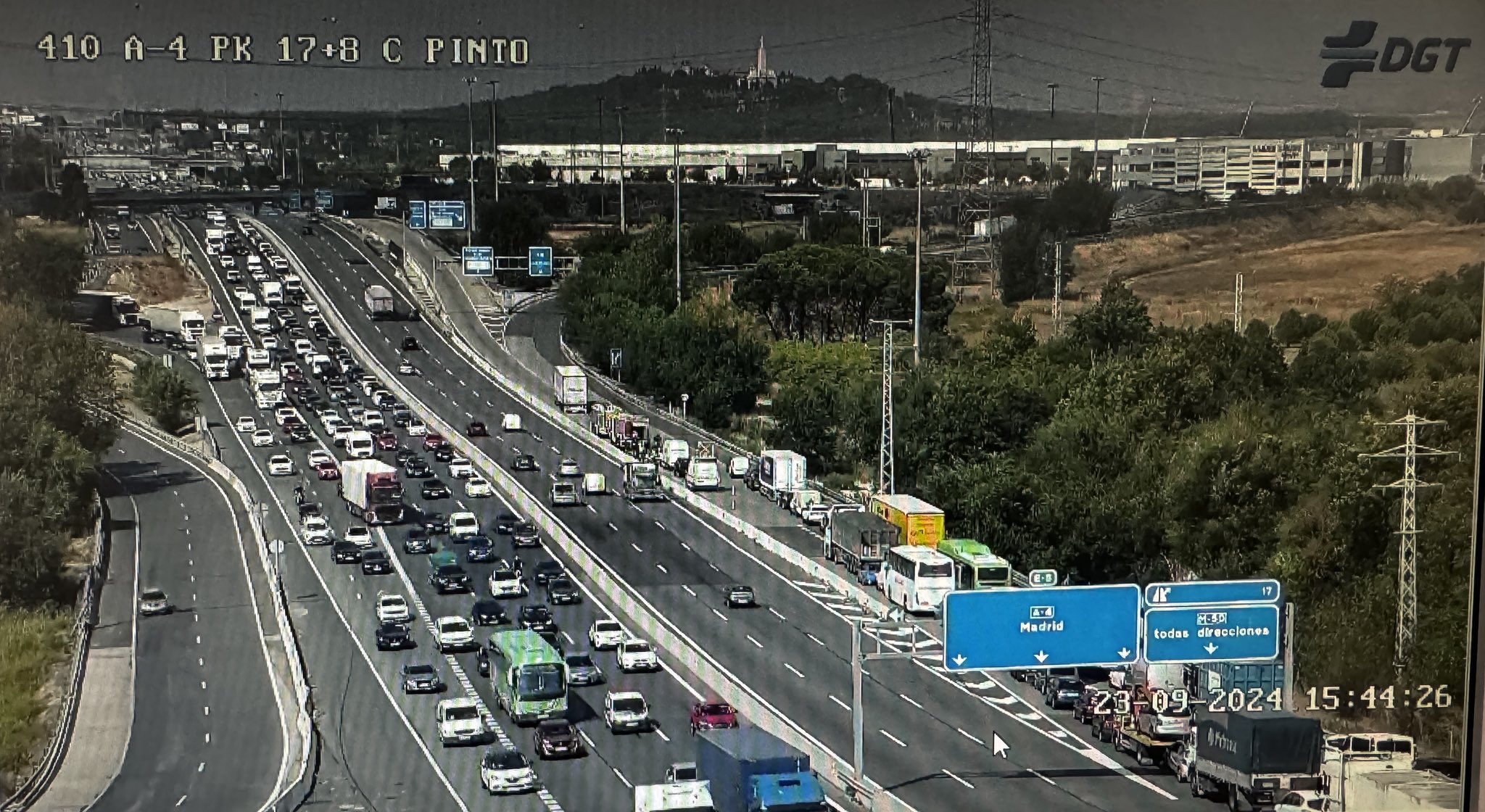 Una mujer herida al volcar su vehículo en la A-4 a la altura de Pinto