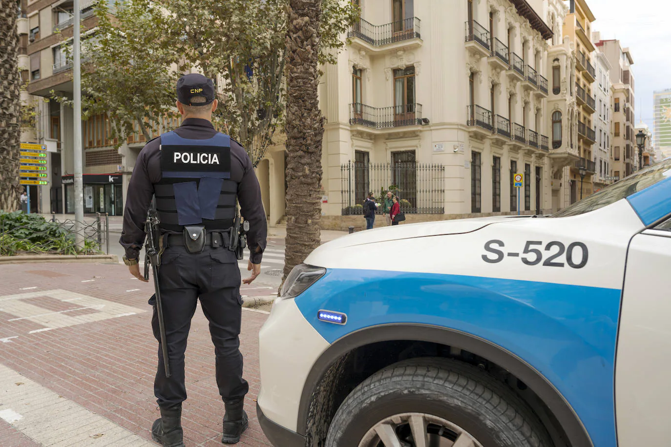 Un policía fuera de servicio frustra el robo de un bolso en Alicante