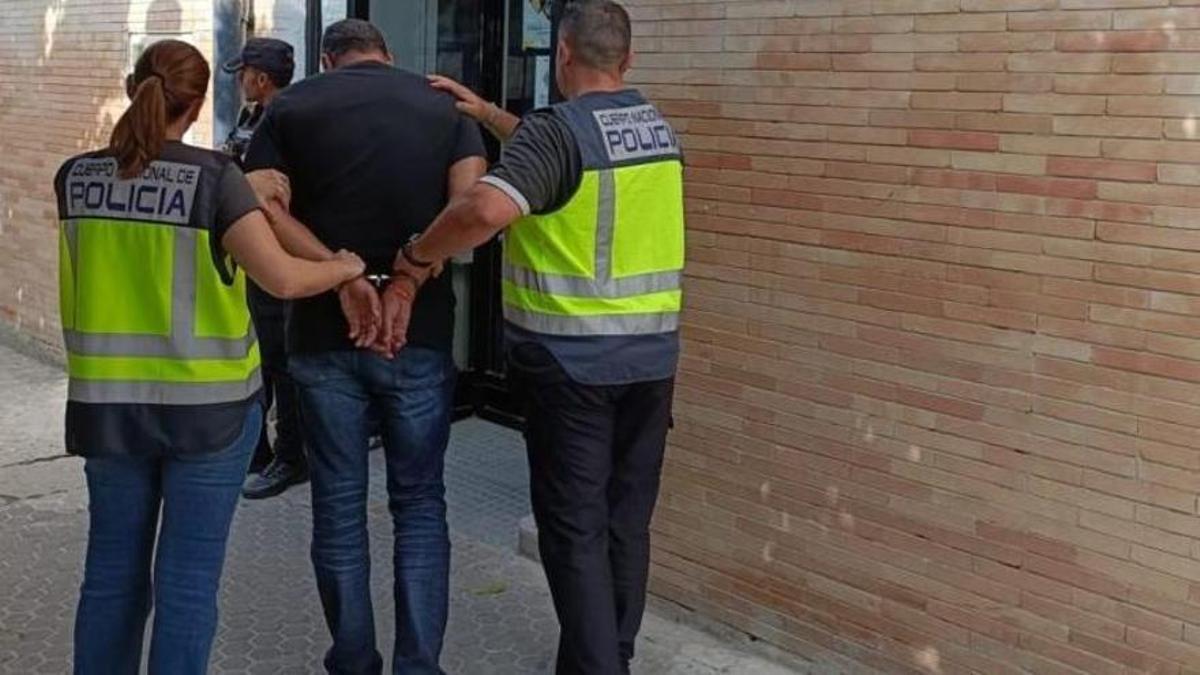 Vídeo: Detenido fundador de clínicas y psicólogo por implicación en delito de prostitución de menores