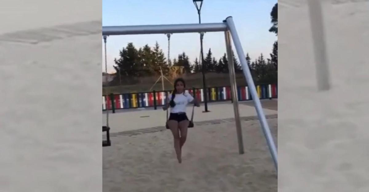Vídeo: Nerea se divierte en un parque infantil mientras disfruta de su juego al aire libre