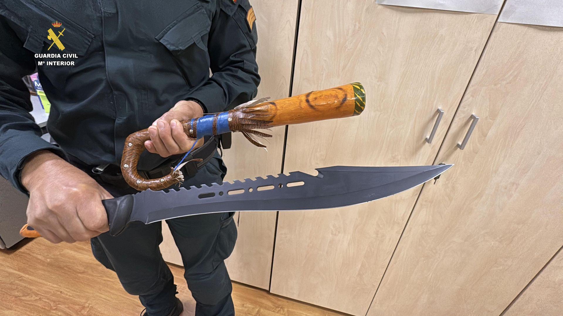 Detenido adolescente por tráfico de drogas en fiestas de Arnedo y hombre sorprendido con armas prohibidas