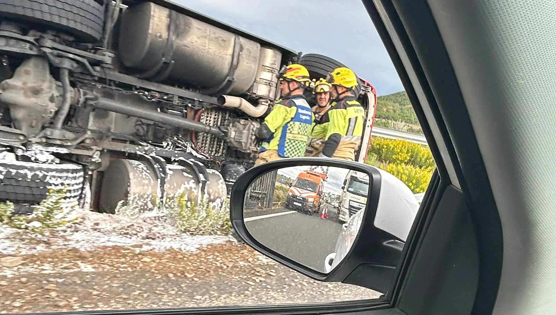 Accidente de un camión en la AP-68 cerca de la salida de Logroño