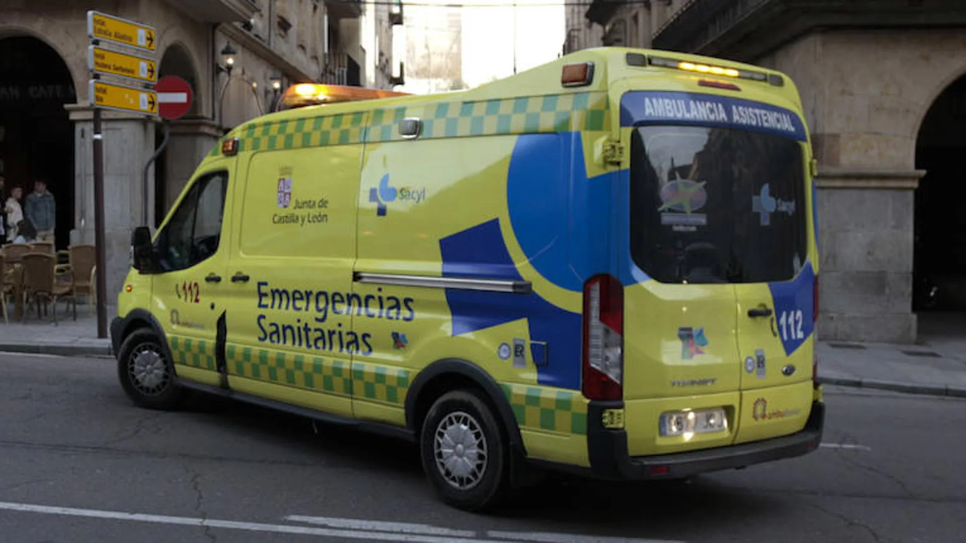 Un menor herido tras un choque de turismos en la A-66 en Buenavista