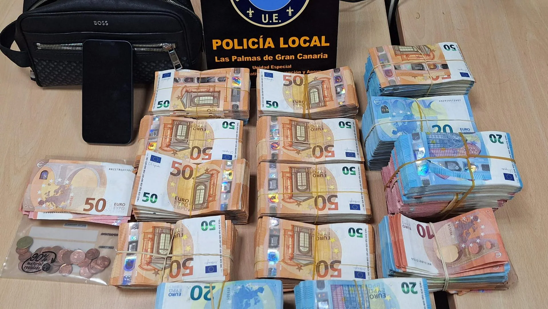 Intenta huir de la Policía Local en Jinámar con 140.000 euros en efectivo