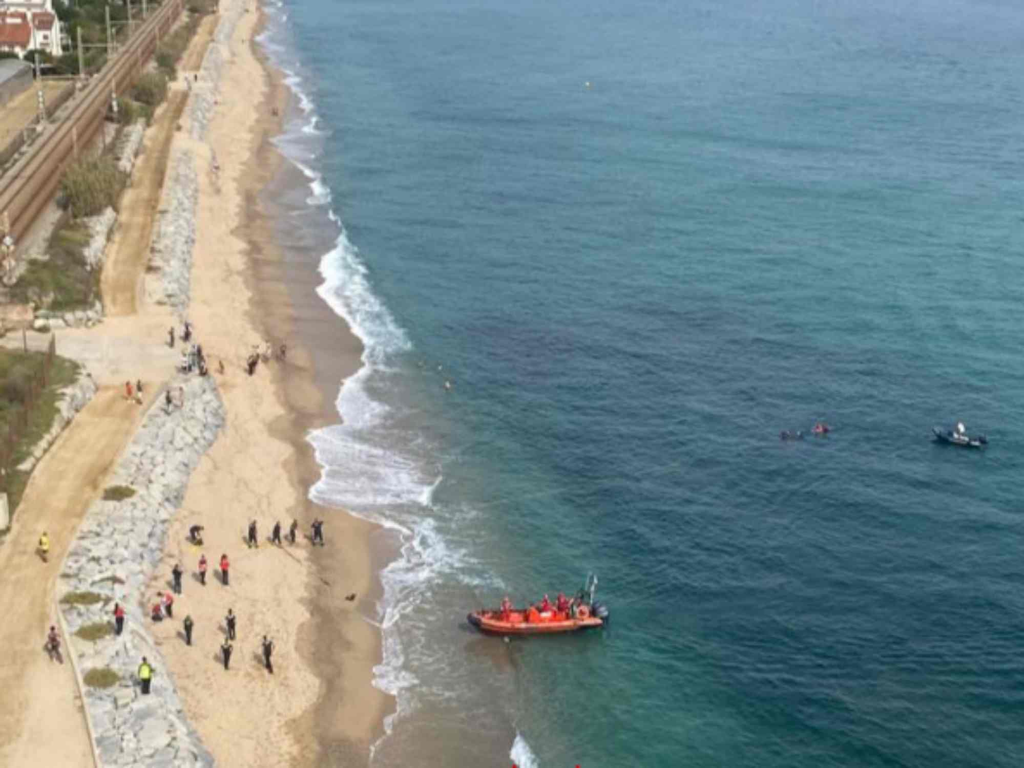 Bomberos rescatan a menor en Cabrera de Mar tras negarse a volver a la playa