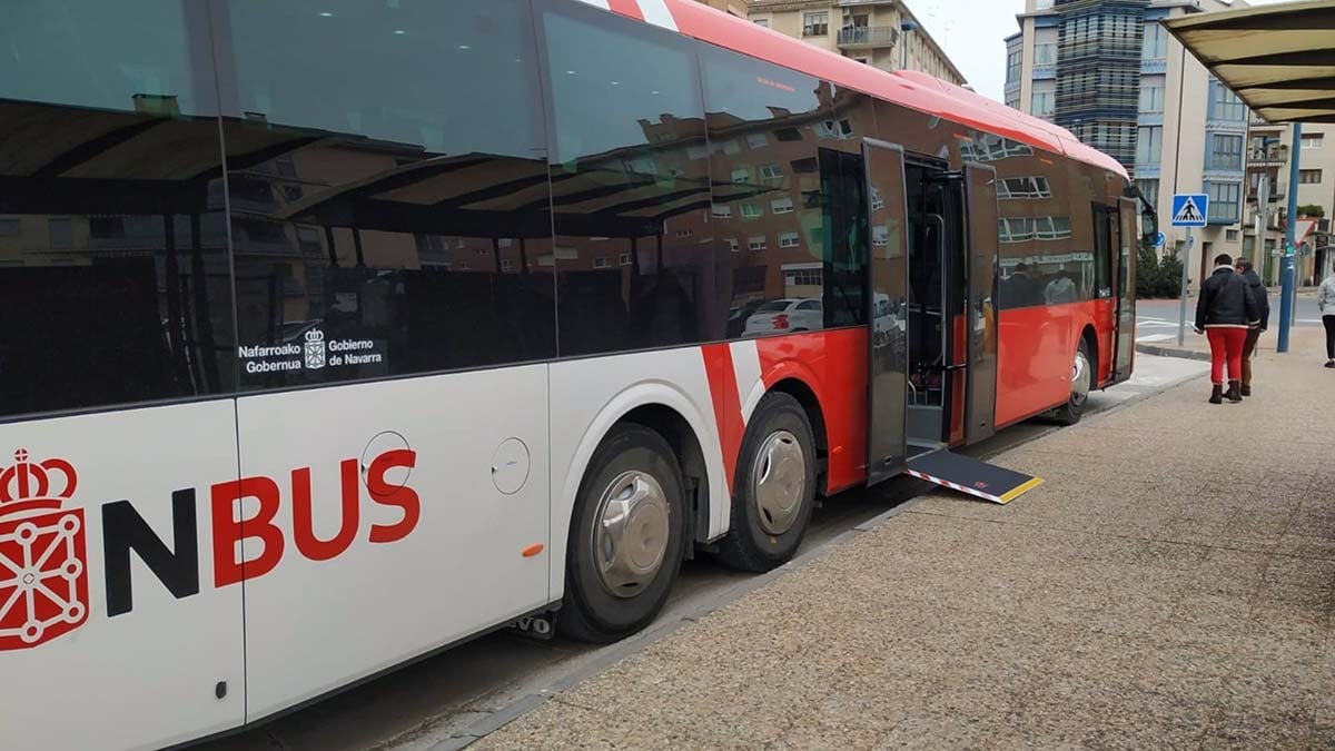 Pega un bofetón y un puñetazo a un conductor de autobús en Navarra "porque no había sitio"