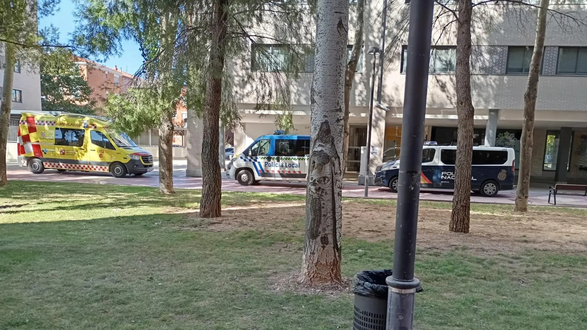 Testigos del crimen en Aranda: «Un hombre ha matado a cuchilladas a su suegro, es una desgracia»