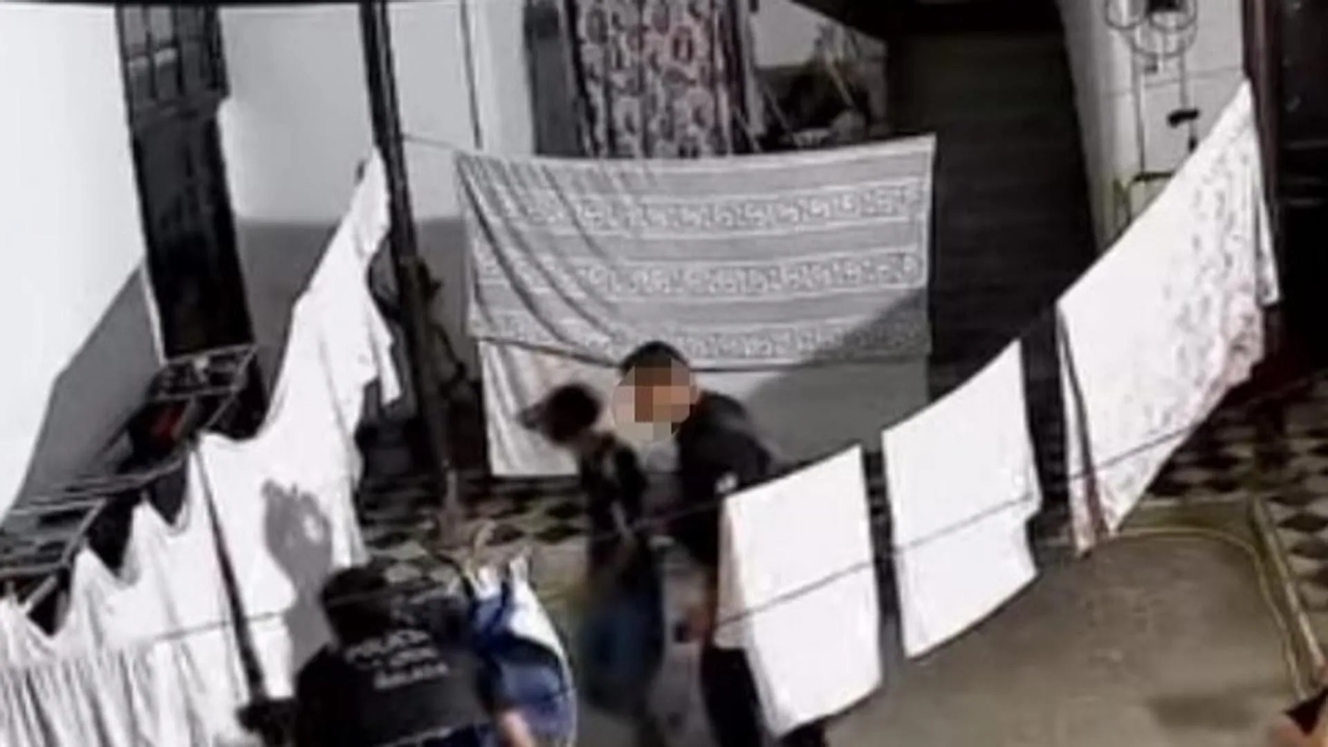 Sucesos Málaga: Vídeo viral: las madres de los menores denuncian al policía local por agredirlos