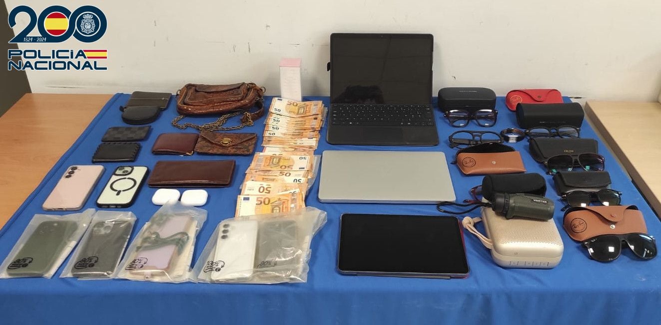 Detenidos dos ladrones en Ibiza por robar más de 3.000 euros, móviles de alta gama y ordenadores