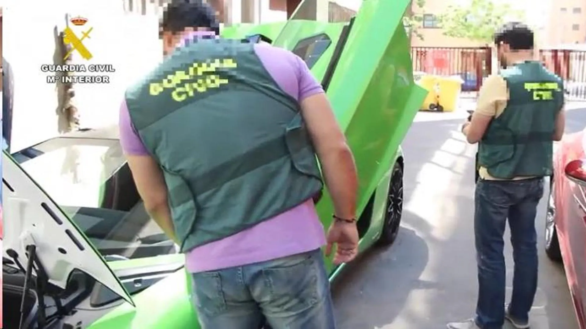 Desmantelada organización criminal dedicada al robo de vehículos de lujo en España; se recuperan más de 6 millones de euros en automóviles
