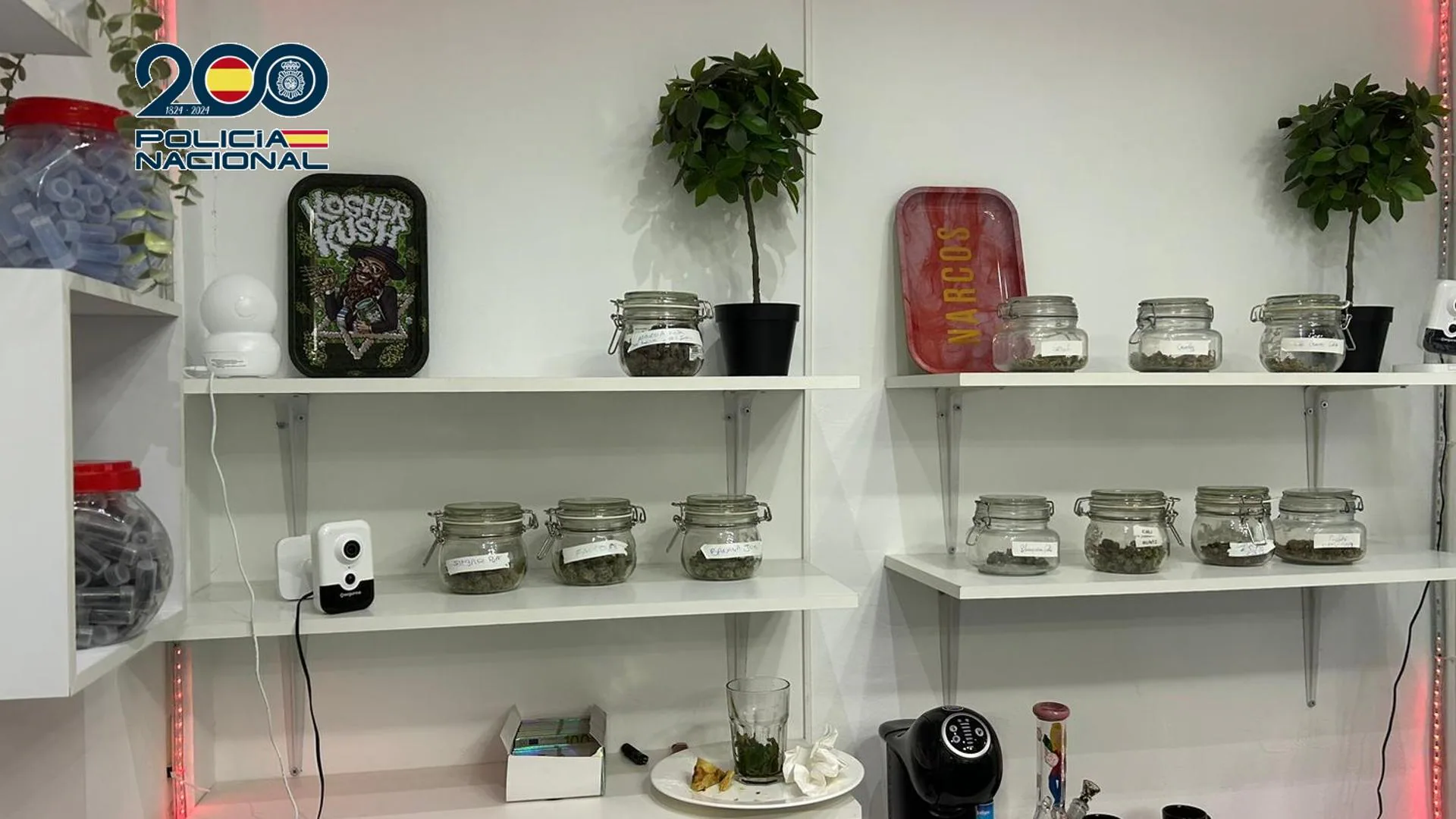 Detienen a tres personas tras desmantelar dos clubes de fumadores de cannabis desde donde se distribuían drogas en Marbella