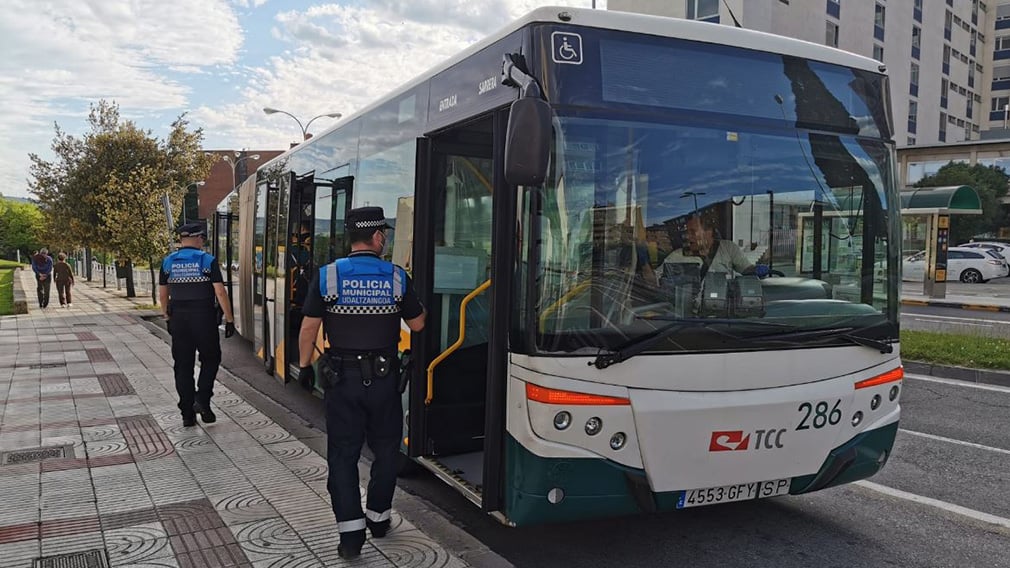 Un incidente en una villavesa de Pamplona acaba con un detenido: estaba visiblemente alterado