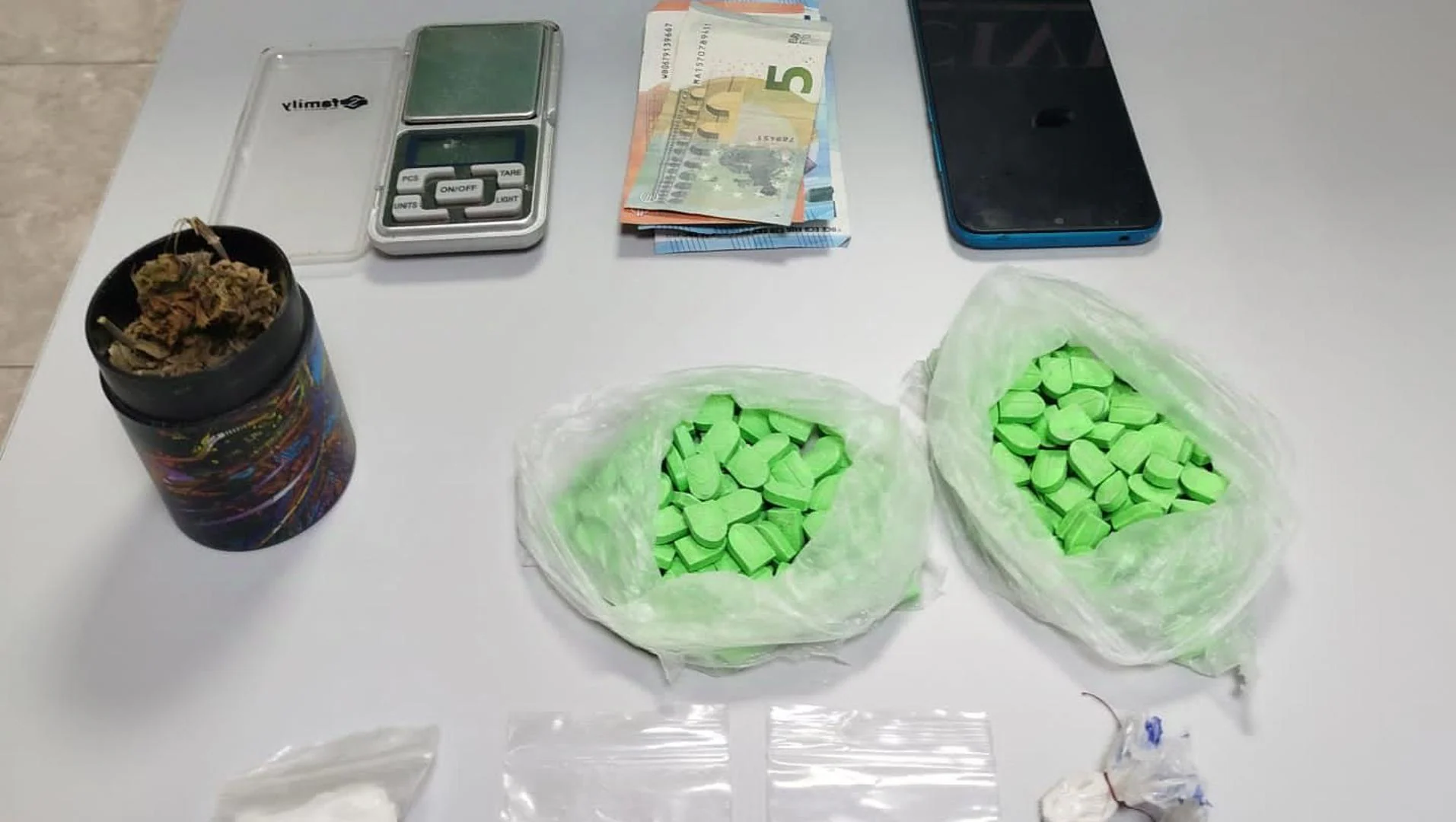 Detenidos tras ser sorprendidos en La Matanza con más de 200 pastillas de éxtasis