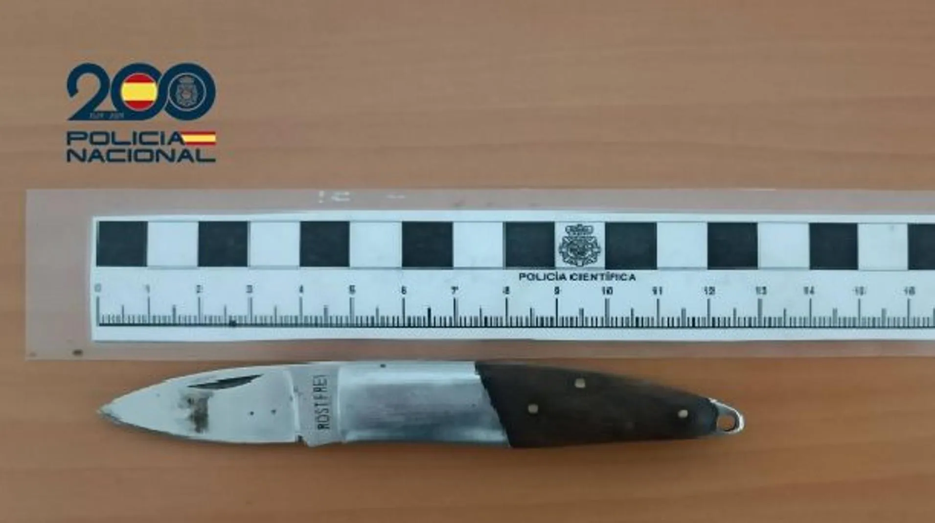 Detenido por robar en una pizzería e intentar apuñalar a un policía