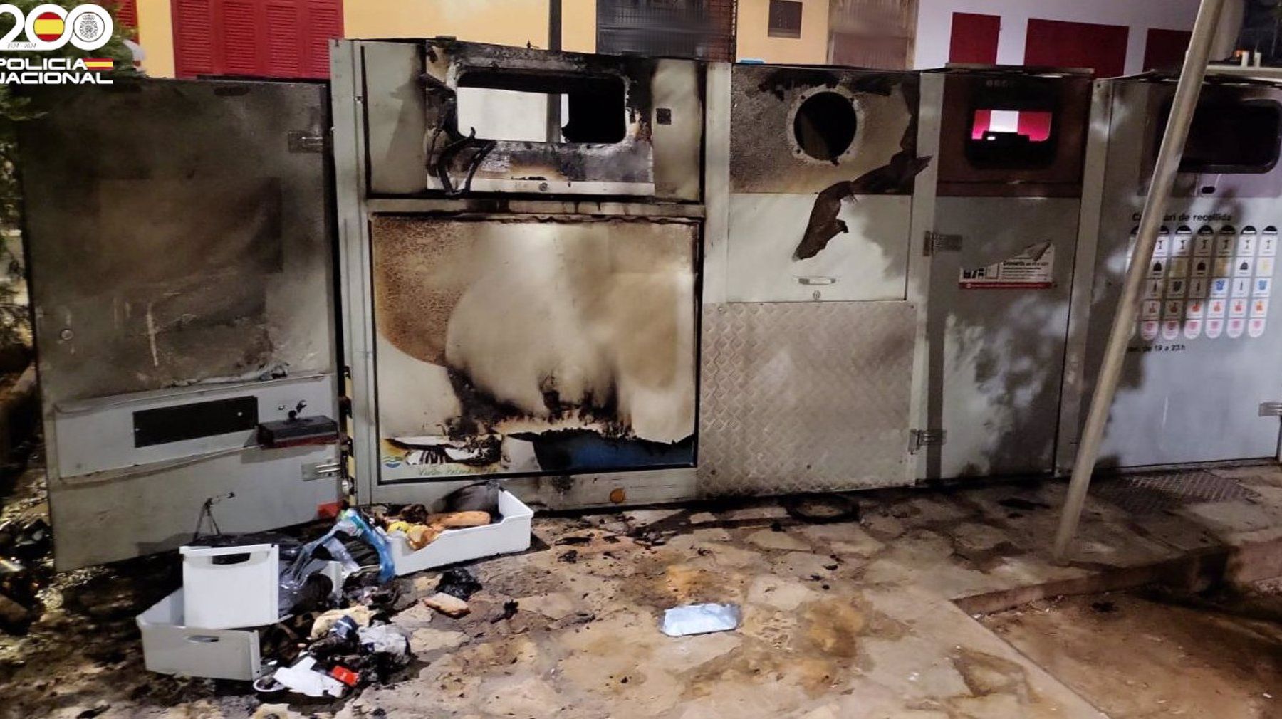 Detenida una mujer por incendiar una batería de cuatro contenedores en pleno centro de Palma