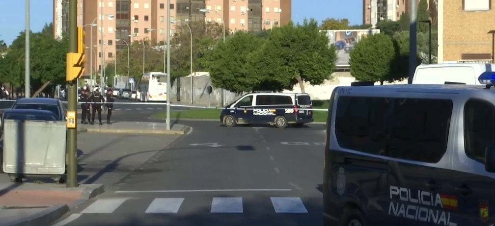 Los Tedax en El Torrejón: Desactivan una de las granadas halladas entre las balas
