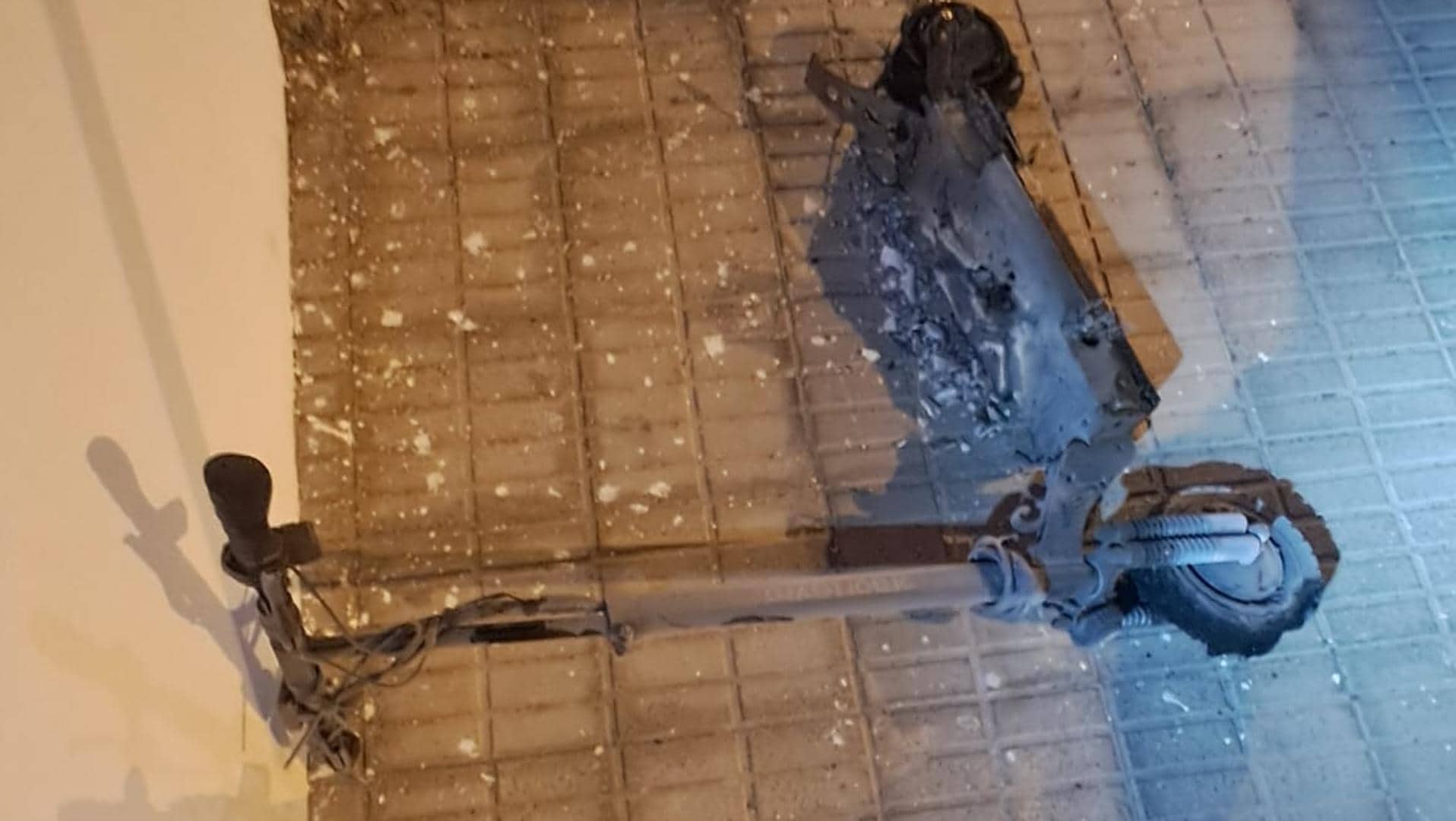 Explosión de un patinete eléctrico provoca incendio en garaje de Arrecife
