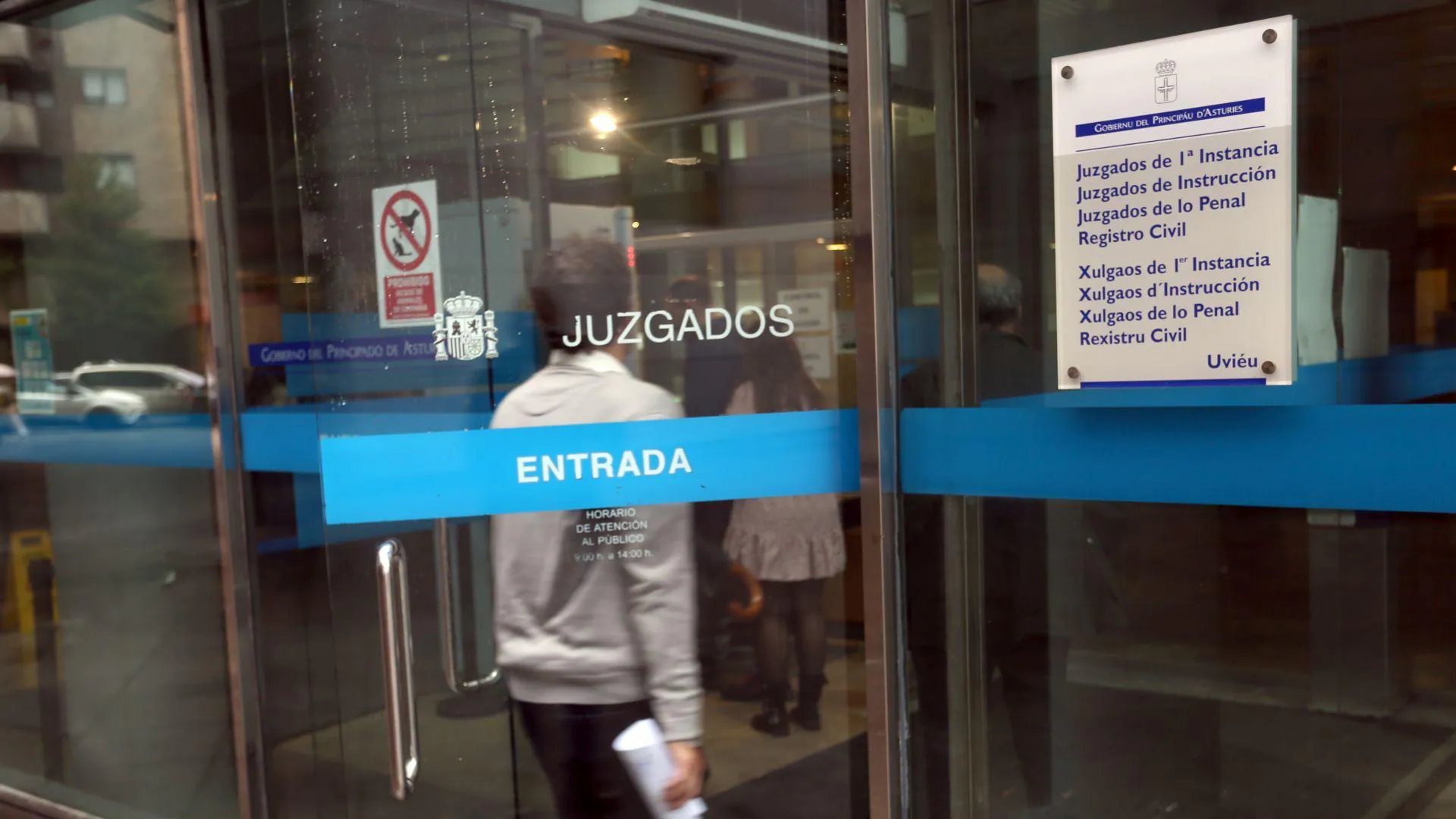 El acusado de torturar a un preso en la cárcel asturiana: «Lo reduje, no lo agredí. Estaba muy agresivo e intentaba soltarse»