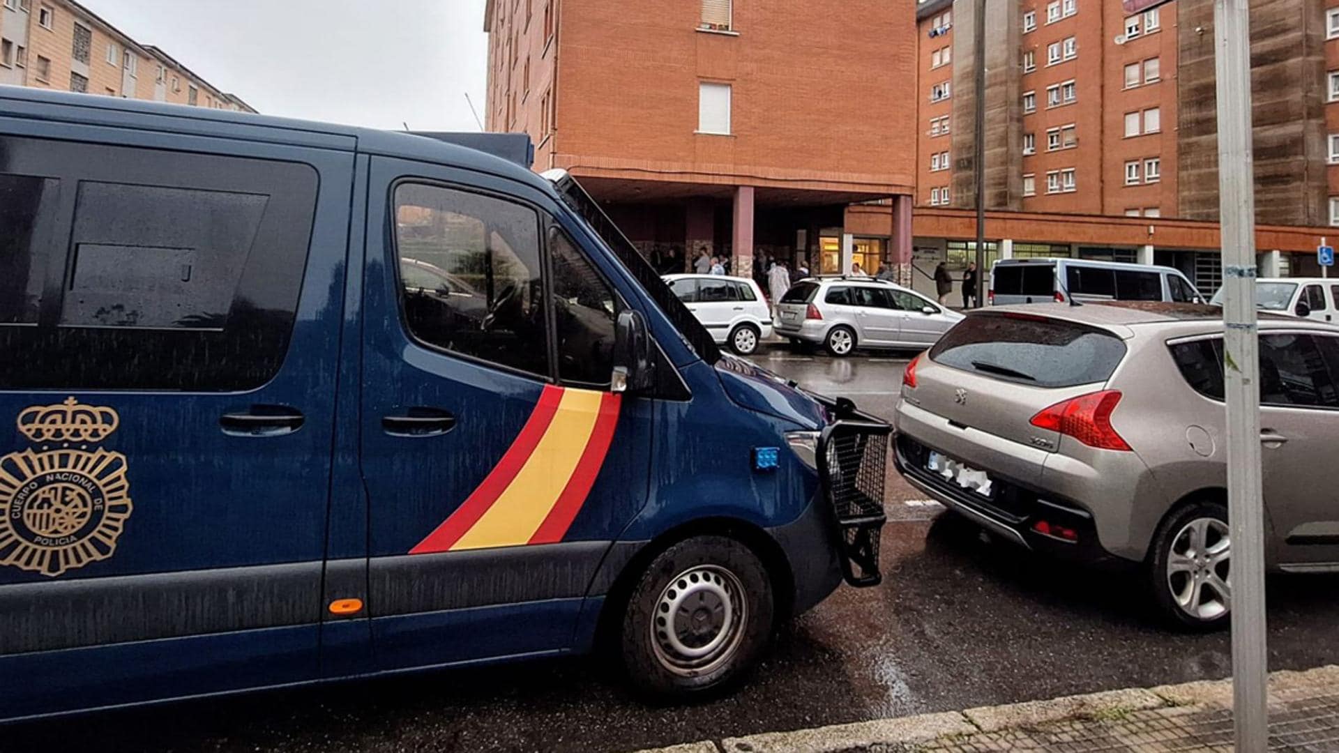 Gran operativo policial sacude Avilés: redada y registros sorpresivos en múltiples viviendas